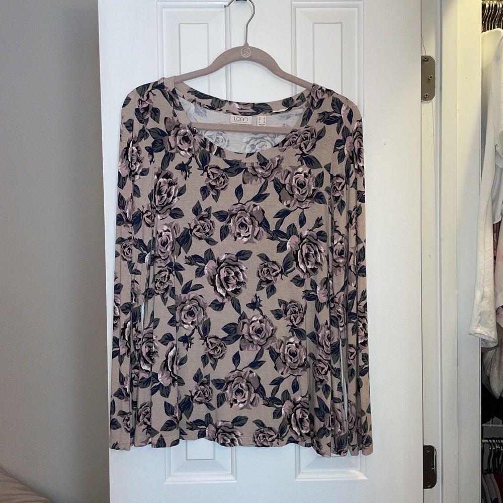 Logo floral top